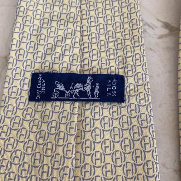 Hermes 100% Silk “H” Monogram - Picture 9 of 10